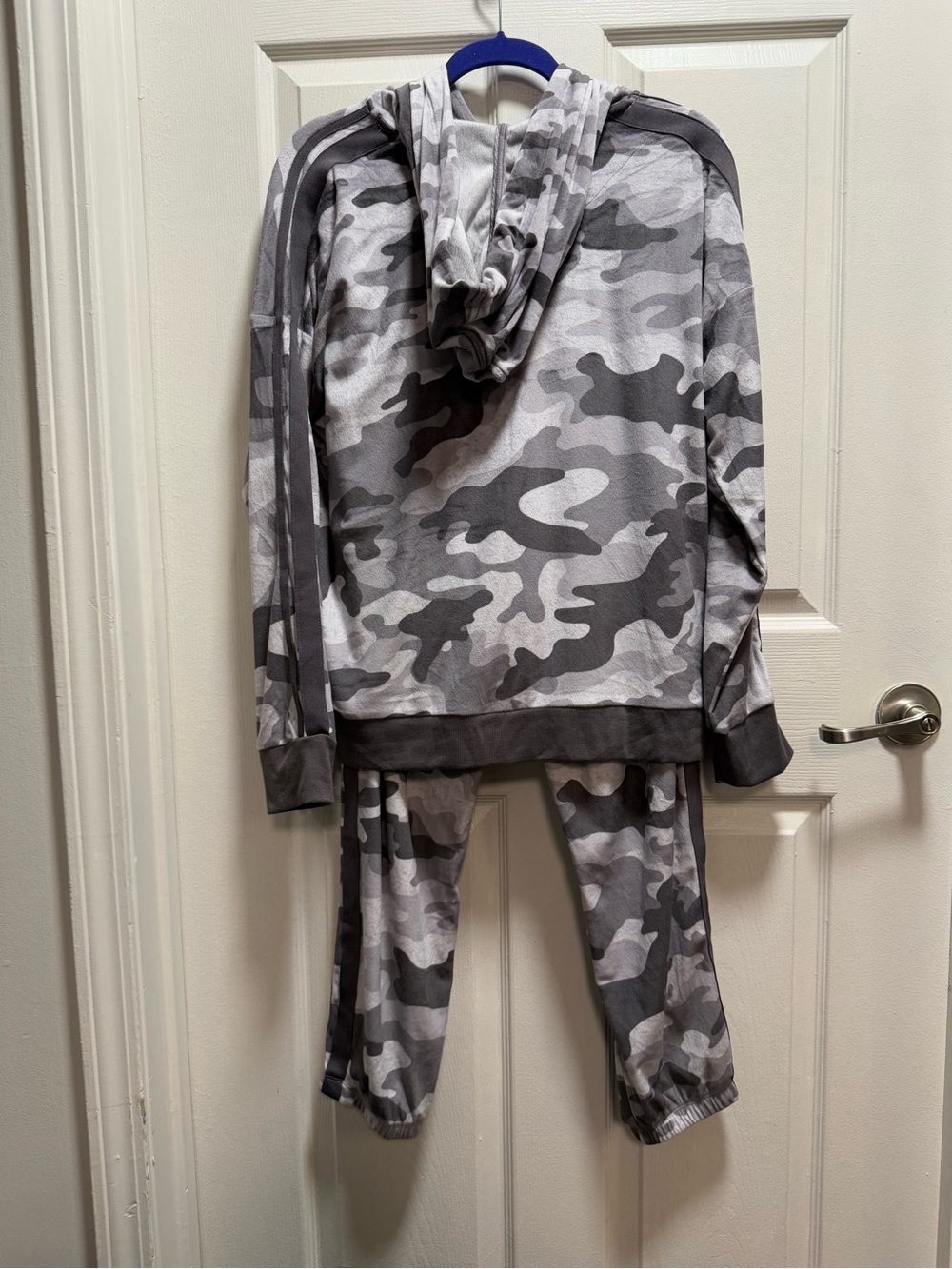 Dkny Womens Gray and White Camo Hooded Pajama Set size L - Picture 2 of 13